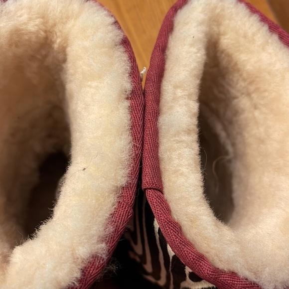 Ugg boots  zebra  striped Excellent condition no wear size 6 - Picture 4 of 7